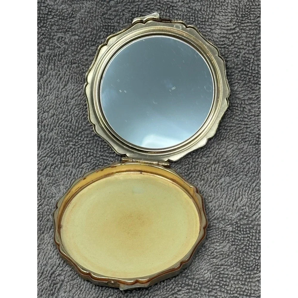 Vintage Makeup Compact Gold Tone Floral Scalloped Edge Made in Japan 3in